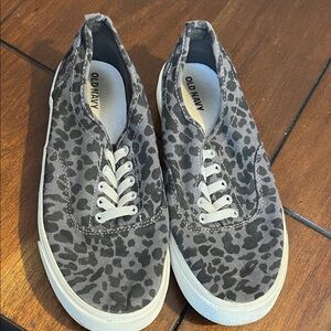 Old Navy Gray Leopard Sneakers